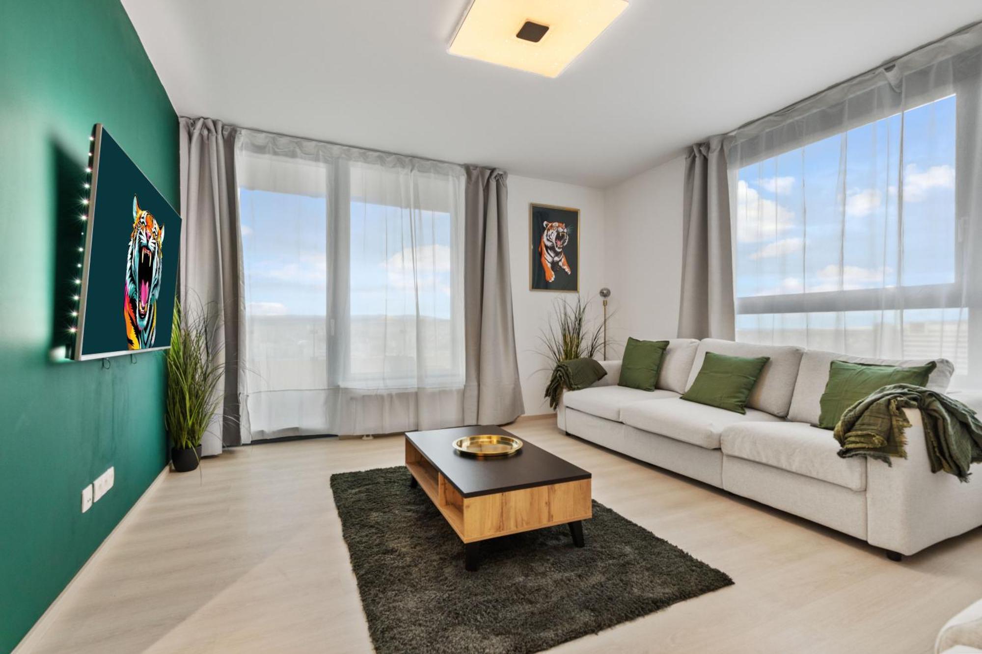 Apartment Lam Jungle - Sky View 21 Floor - Free Parking Bratislava